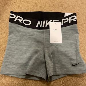 NWT NIKE PRO 3”